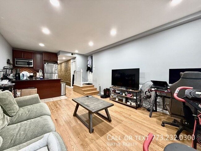 Foto del edificio - 5791 N Ridge Ave