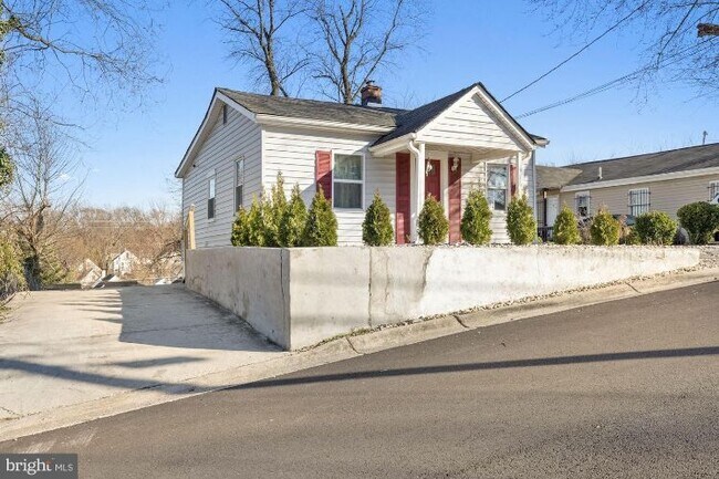 Building Photo - 916 Kayak Ave