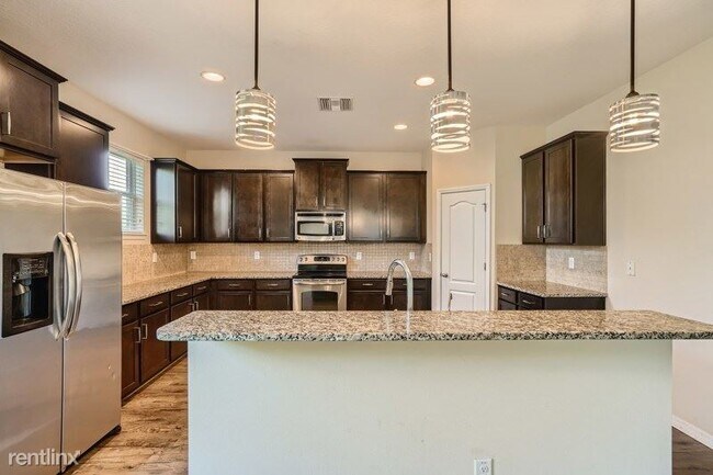 Foto del edificio - 5 br, 4 bath House - 12404 Fairlawn Drive ...