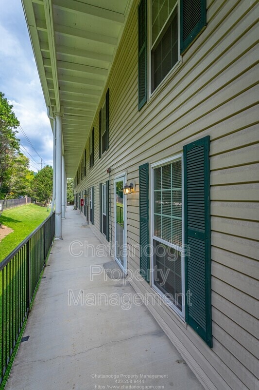 Building Photo - 900 Mountain Creek Rd