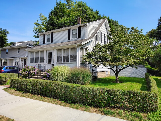 Building Photo - 162 Elmwood Ave