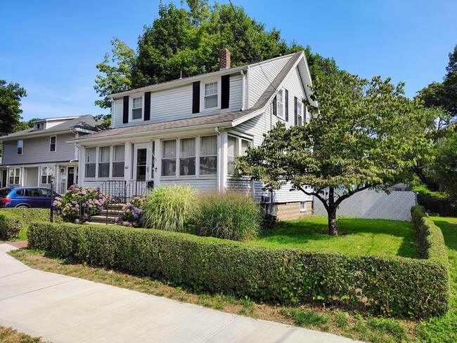 Foto del edificio - 162 Elmwood Ave