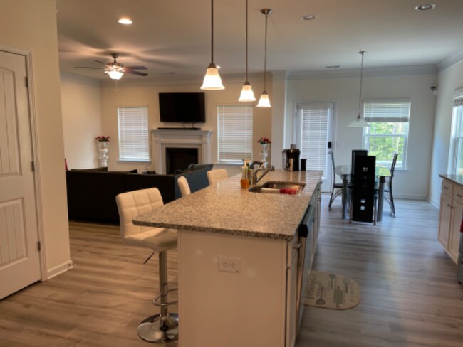 Foto del edificio - 5285 Burrus Ln