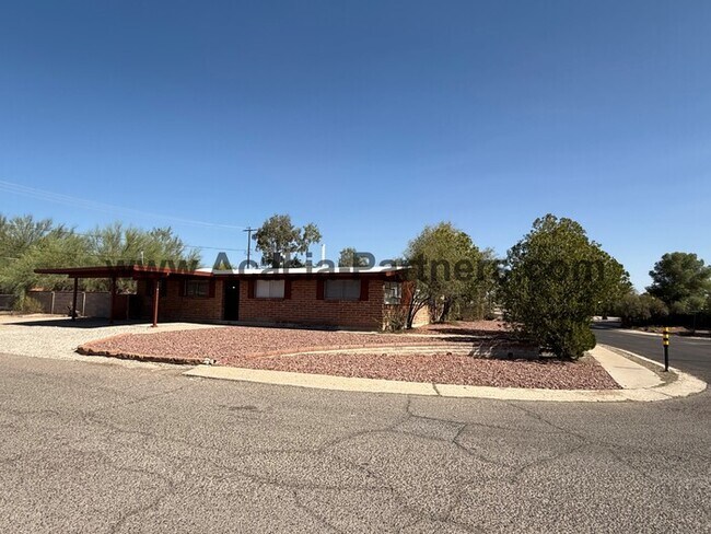 Foto del edificio - Corner Lot Three Bedroom Home