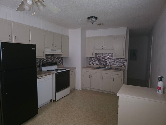 Foto del edificio - 440 Cattle Creek Rd
