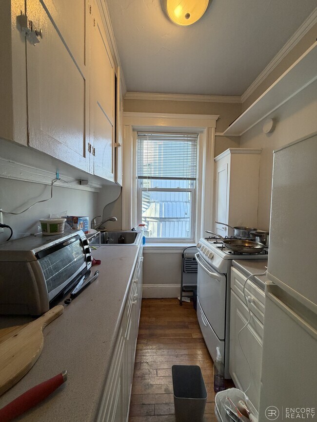 Building Photo - 11 Gray St