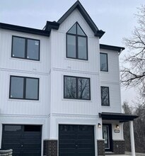 Building Photo - 2442 Watercolours Way