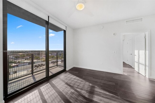 Foto del edificio - 555 NE 8th St