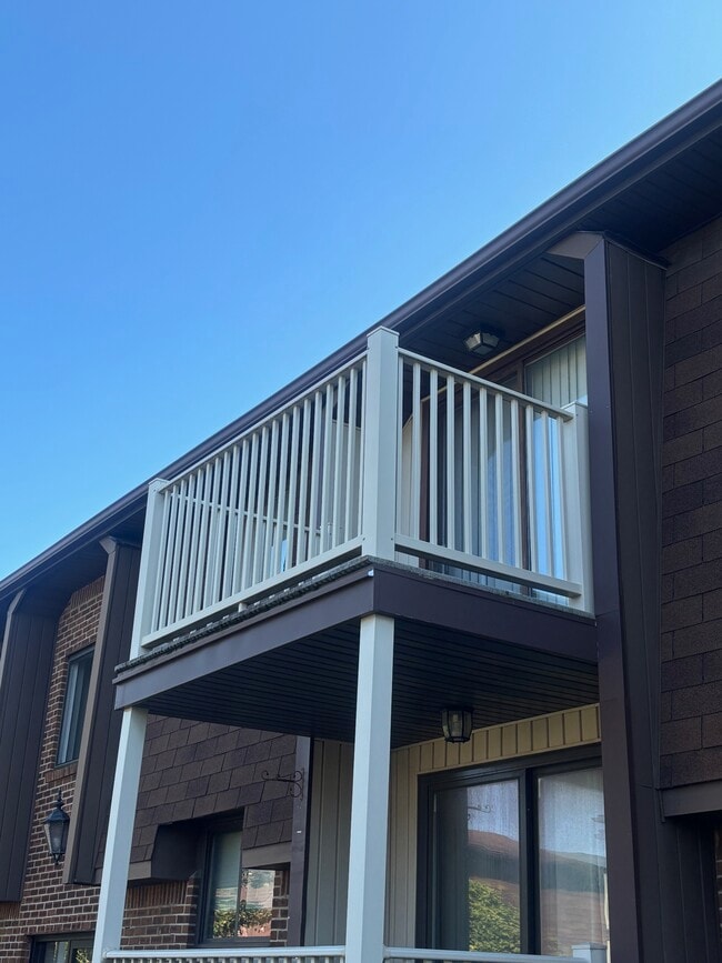 Building Photo - 3952 Ridge Lea Rd