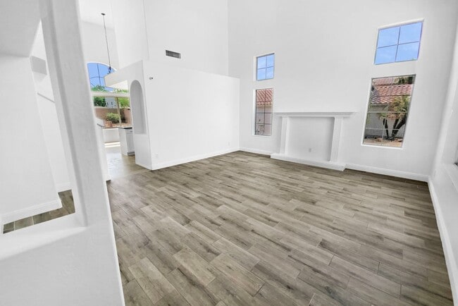 Building Photo - 10928 Vista Ave