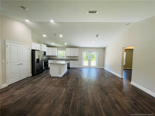 Building Photo - 7008 Salerno Rd