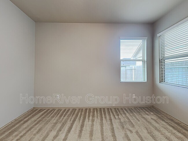 Foto del edificio - 9914 Sterling Pl Dr