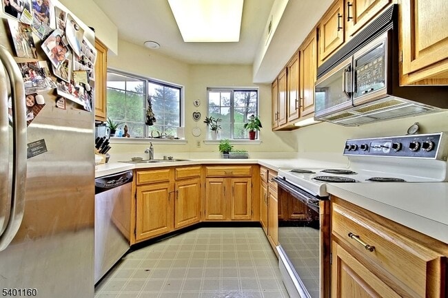 Building Photo - 62 Bentley Ct