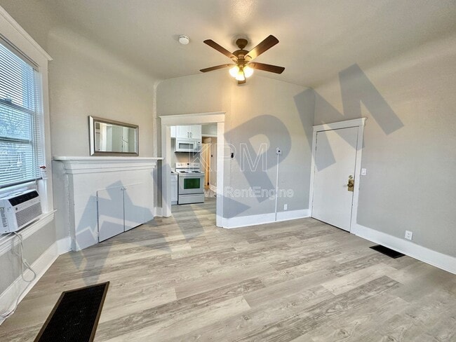 Building Photo - 121 E Lockeford St