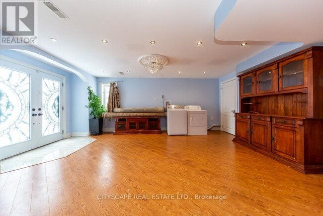 Building Photo - 136 Manley Ave