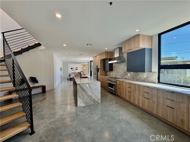 Foto del edificio - 243 Seal Beach Blvd