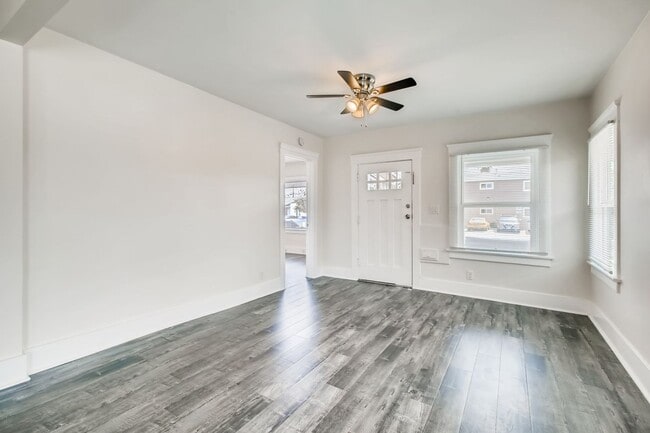 Building Photo - Beautifully Renovated 3 Bed / 2 Bath Home in Prime Central San Diego Location – Pet Friendly!