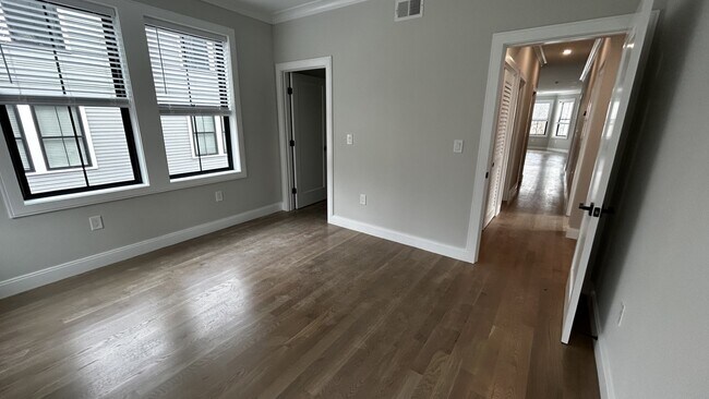 Building Photo - 283 Lamartine St