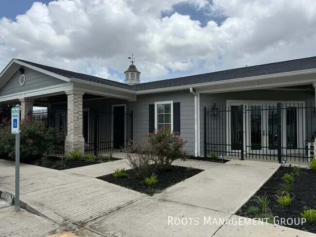 Foto del edificio - 15706 Clarke Springs Dr