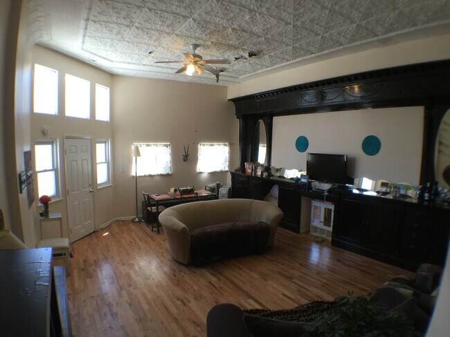 Foto del edificio - (2) Two Bed (1) One Bath Move In September...