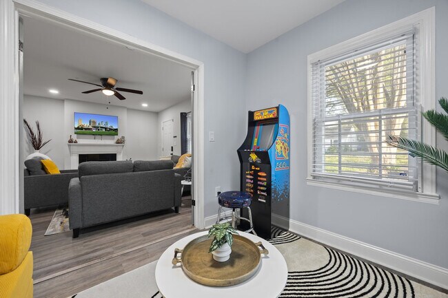 Foto del edificio - 547 Erin Ave SW