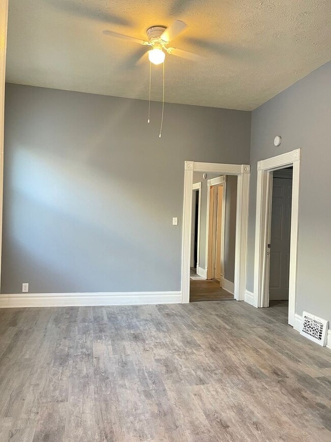 Building Photo - Cozy Renovated 2 Bed in South Omaha!