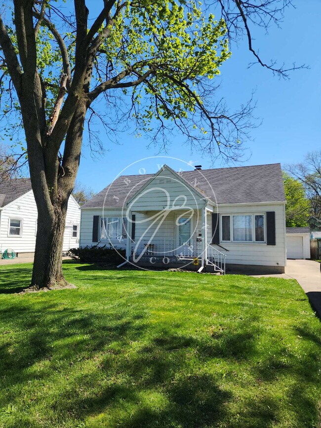 Building Photo - 1315 Luscombe Dr