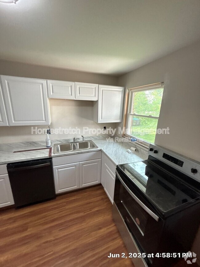 Building Photo - 1385 Wadsworth Dr