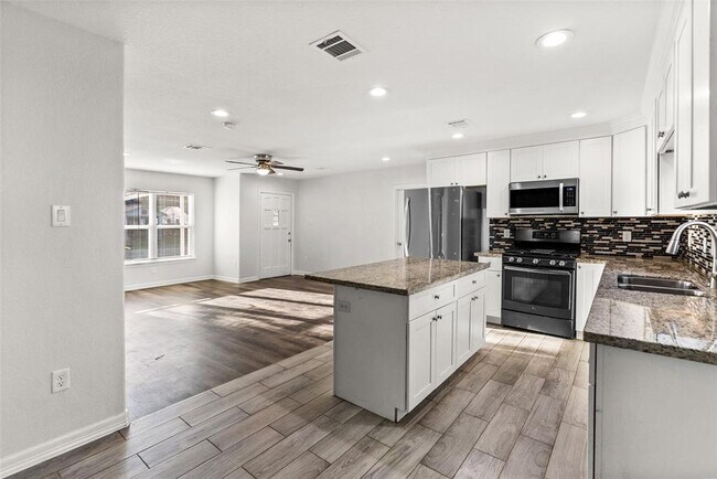 Foto del edificio - 9337 Rosehaven Dr