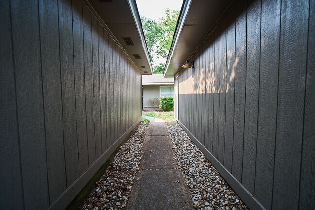 Foto del edificio - 923 Kenforest Dr