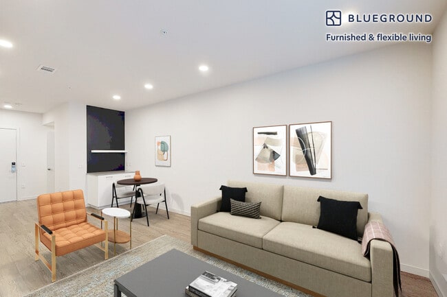 Building Photo - 2600 Lawrence St