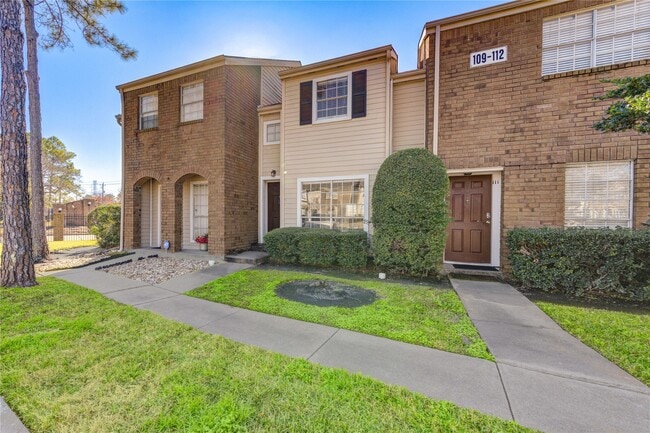 Building Photo - 2002 Gentryside Dr