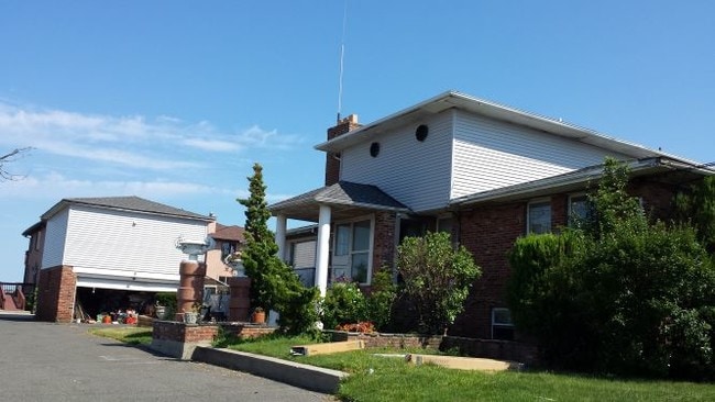 Foto del edificio - 4525 Brennan Pl