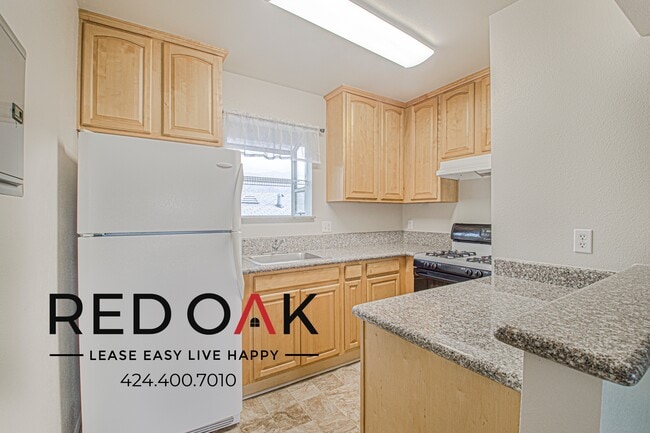 Building Photo - 380 S Sierra Madre Blvd