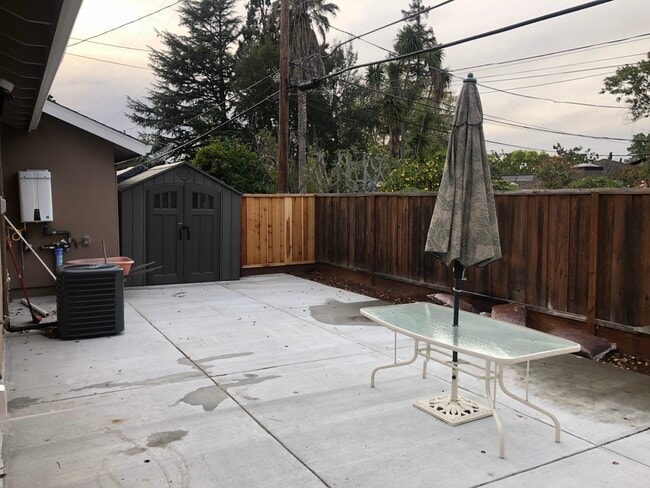 Foto del edificio - 541 Pamlar Ave