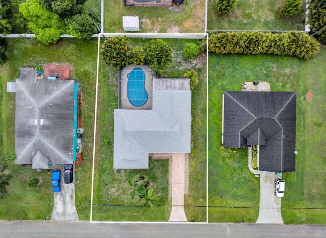 Building Photo - 1918 SE Cheltenham St