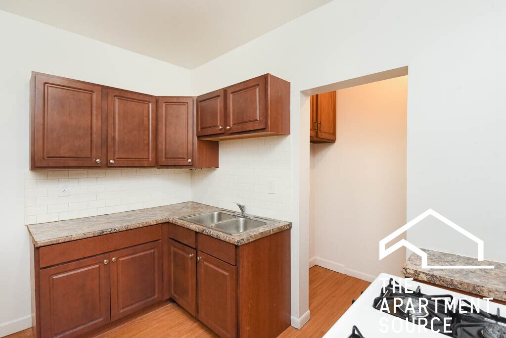 Primary Photo - 4811 W Warwick Ave