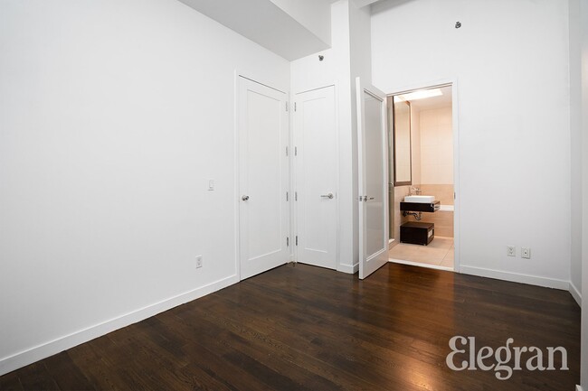 Building Photo - 11 E 36th St