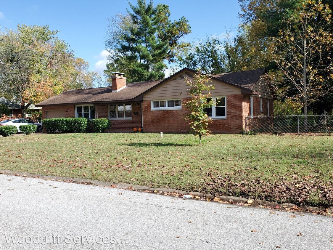 1005 S Skyline Dr, Carbondale, IL 62901 House Rental in Carbondale, IL