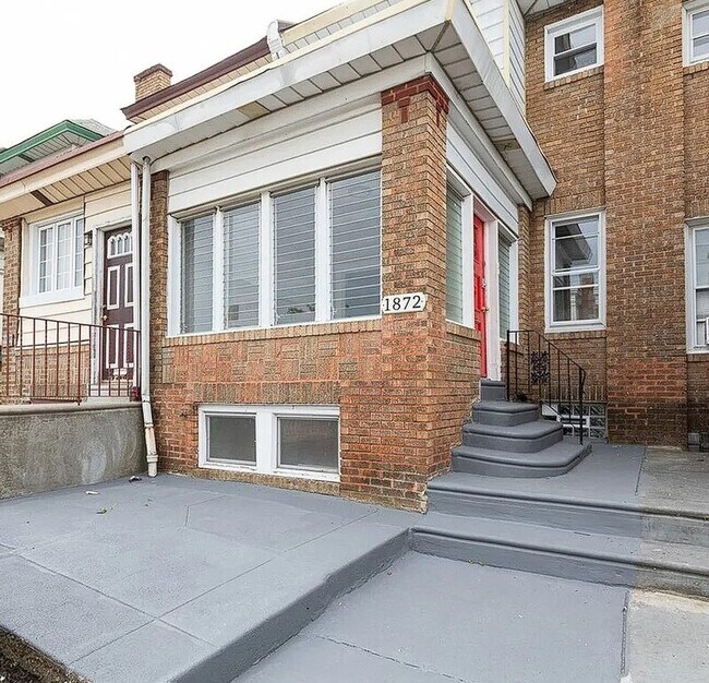 Building Photo - 1872 Conlyn St