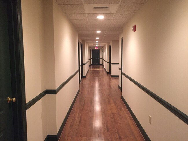 Foto del edificio - 14201 Barberry Cir