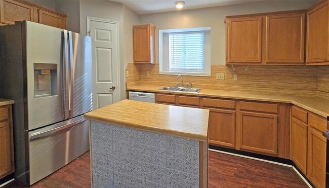 Building Photo - 2120 Zephyr Ln