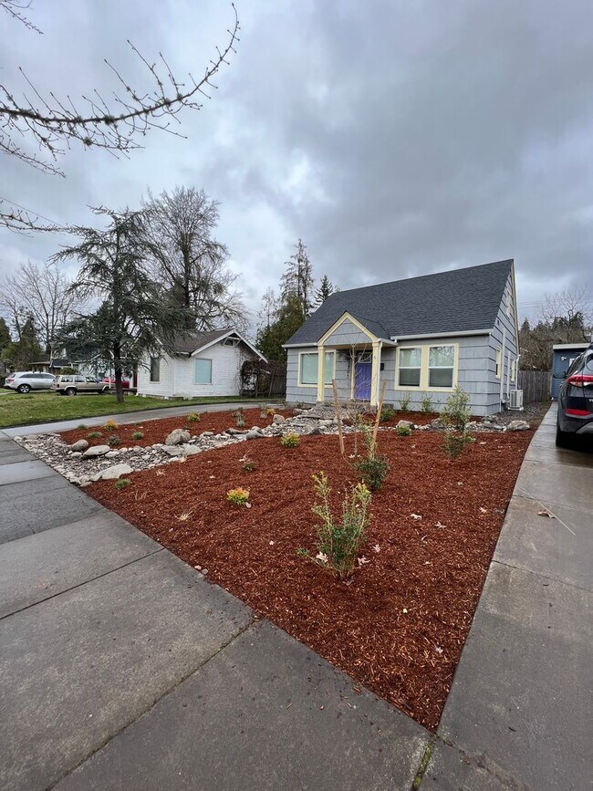 Foto del edificio - Newly renovated home close to campus, scho...