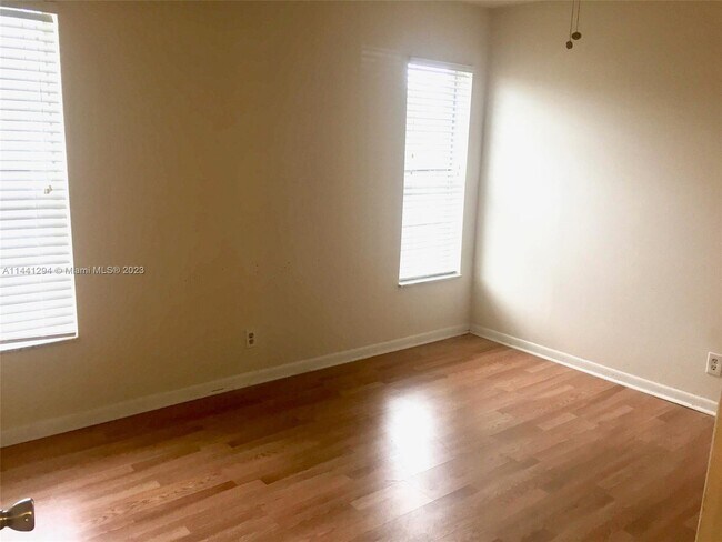 Foto del edificio - 1100 SE 4th Ave