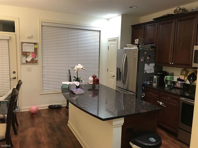 Foto del edificio - 211 E Rochelle St
