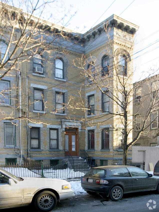 Primary Photo - 418 Bleecker St