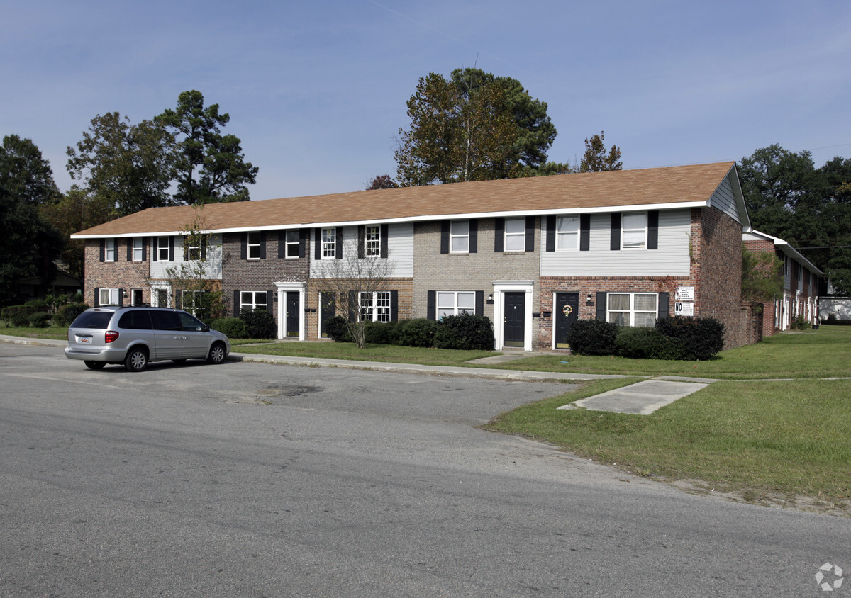 Primary Photo - Winyah Apartments