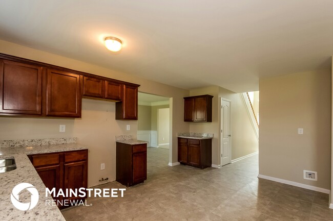 Building Photo - 5563 Martin Ct