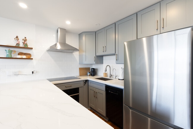 Photo - 411 Hobron Ln Apartments