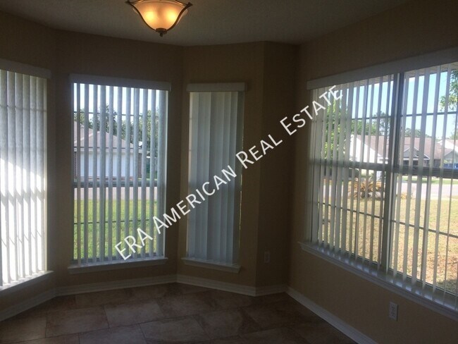 Building Photo - 2820 Tamiami Trail